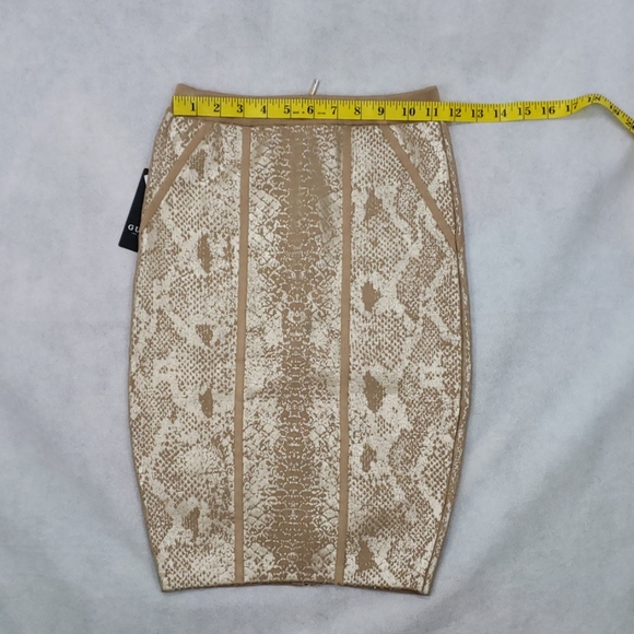 NWT GUESS Size Small Snake Foiled Body-Con Skirt - Picture 7 of 8